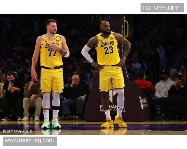 詹姆斯称赞东契奇为顶级四分卫自认外接手角色轻松自如